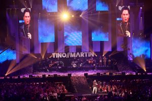 12-06-2017 SHOWBIZZ; TINO MARTIN LIET 17000 FANS STRALEN IN ZIGGO DOME. Tino liet 17000 fans stralen en genieten tijdens zijn show in de ZIGGO DOME. Gasten waren Glennis Grace-Gerard Joling-Time Less-Gin Dutch en New Gospel Sensation. In het voorprogramma stonden zijn vrienden Wesly Bronkhorst-Robert Leloy-Quincy. En top avond vol met prachtige muziek.
foto: Albert den Iseger