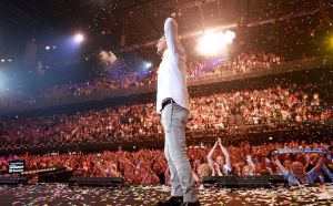 12-06-2017 SHOWBIZZ; TINO MARTIN LIET 17000 FANS STRALEN IN ZIGGO DOME. Tino liet 17000 fans stralen en genieten tijdens zijn show in de ZIGGO DOME. Gasten waren Glennis Grace-Gerard Joling-Time Less-Gin Dutch en New Gospel Sensation. In het voorprogramma stonden zijn vrienden Wesly Bronkhorst-Robert Leloy-Quincy. En top avond vol met prachtige muziek.
foto: Albert den Iseger