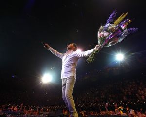 12-06-2017 SHOWBIZZ; TINO MARTIN LIET 17000 FANS STRALEN IN ZIGGO DOME. Tino liet 17000 fans stralen en genieten tijdens zijn show in de ZIGGO DOME. Gasten waren Glennis Grace-Gerard Joling-Time Less-Gin Dutch en New Gospel Sensation. In het voorprogramma stonden zijn vrienden Wesly Bronkhorst-Robert Leloy-Quincy. En top avond vol met prachtige muziek.
foto: Albert den Iseger