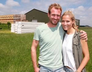 29-06-2017 SHOWBIZZ; TOM GROOT DE TULPENBOER UIT NIEUWE NIEDORP BOUWT HUIS. Tom en zijn partner Marieke zijn druk bezig met de voorbereidingen voor hun nieuwe huis wat gebouwd gaat worden naast het tulpenbedrijf van Tom in Nieuwe Niedorp.
foto: Albert den Iseger