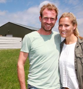 29-06-2017 SHOWBIZZ; TOM GROOT DE TULPENBOER UIT NIEUWE NIEDORP BOUWT HUIS. Tom en zijn partner Marieke zijn druk bezig met de voorbereidingen voor hun nieuwe huis wat gebouwd gaat worden naast het tulpenbedrijf van Tom in Nieuwe Niedorp.
foto: Albert den Iseger