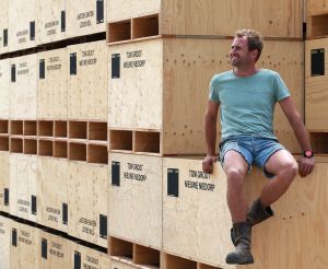 29-06-2017 SHOWBIZZ; TOM GROOT DE TULPENBOER UIT NIEUWE NIEDORP BOUWT HUIS. Tom en zijn partner Marieke zijn druk bezig met de voorbereidingen voor hun nieuwe huis wat gebouwd gaat worden naast het tulpenbedrijf van Tom in Nieuwe Niedorp.
foto: Albert den Iseger