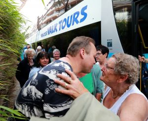 07-06-2018 SHOWBIZZ; FRANS BAUER OP VAKANTIE MET 200 UITBUNDIGE FANS.Dit jaar met 3 Van der VALK bussen naar Playa de Aro in Spanje.Een hele week feest met Frans als reisleider. Het was een echt feestje. foto: Albert den Iseger