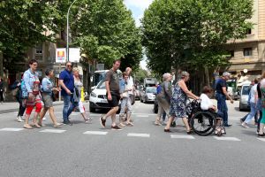 07-06-2018 SHOWBIZZ; FRANS BAUER OP VAKANTIE MET 200 UITBUNDIGE FANS.Dit jaar met 3 Van der VALK bussen naar Playa de Aro in Spanje.Een hele week feest met Frans als reisleider. Het was een echt feestje. foto: Albert den Iseger