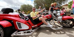 07-06-2018 SHOWBIZZ; FRANS BAUER OP VAKANTIE MET 200 UITBUNDIGE FANS.Dit jaar met 3 Van der VALK bussen naar Playa de Aro in Spanje.Een hele week feest met Frans als reisleider. Het was een echt feestje. foto: Albert den Iseger