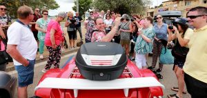 07-06-2018 SHOWBIZZ; FRANS BAUER OP VAKANTIE MET 200 UITBUNDIGE FANS.Dit jaar met 3 Van der VALK bussen naar Playa de Aro in Spanje.Een hele week feest met Frans als reisleider. Het was een echt feestje. foto: Albert den Iseger