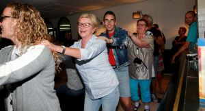 07-06-2018 SHOWBIZZ; FRANS BAUER OP VAKANTIE MET 200 UITBUNDIGE FANS.Dit jaar met 3 Van der VALK bussen naar Playa de Aro in Spanje.Een hele week feest met Frans als reisleider. Het was een echt feestje. foto: Albert den Iseger