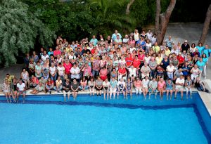 07-06-2018 SHOWBIZZ; FRANS BAUER OP VAKANTIE MET 200 UITBUNDIGE FANS.Dit jaar met 3 Van der VALK bussen naar Playa de Aro in Spanje.Een hele week feest met Frans als reisleider. Het was een echt feestje.
foto: Albert den Iseger