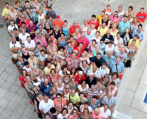 07-06-2018 SHOWBIZZ; FRANS BAUER OP VAKANTIE MET 200 UITBUNDIGE FANS.Dit jaar met 3 Van der VALK bussen naar Playa de Aro in Spanje.Een hele week feest met Frans als reisleider. Het was een echt feestje.
foto: Albert den Iseger