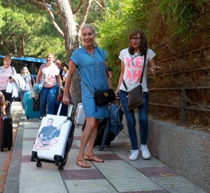 07-06-2018 SHOWBIZZ; FRANS BAUER OP VAKANTIE MET 200 UITBUNDIGE FANS.Dit jaar met 3 Van der VALK bussen naar Playa de Aro in Spanje.Een hele week feest met Frans als reisleider. Het was een echt feestje.
foto: Albert den Iseger