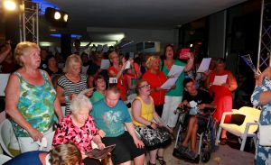 07-06-2018 SHOWBIZZ; FRANS BAUER OP VAKANTIE MET 200 UITBUNDIGE FANS.Dit jaar met 3 Van der VALK bussen naar Playa de Aro in Spanje.Een hele week feest met Frans als reisleider. Het was een echt feestje.
foto: Albert den Iseger