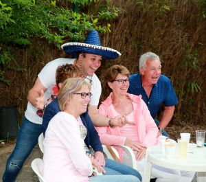 07-06-2018 SHOWBIZZ; FRANS BAUER OP VAKANTIE MET 200 UITBUNDIGE FANS.Dit jaar met 3 Van der VALK bussen naar Playa de Aro in Spanje.Een hele week feest met Frans als reisleider. Het was een echt feestje.
foto: Albert den Iseger