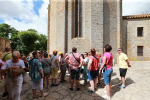 07-06-2018 SHOWBIZZ; FRANS BAUER OP VAKANTIE MET 200 UITBUNDIGE FANS.Dit jaar met 3 Van der VALK bussen naar Playa de Aro in Spanje.Een hele week feest met Frans als reisleider. Het was een echt feestje.
foto: Albert den Iseger