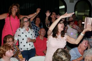 07-06-2018 SHOWBIZZ; FRANS BAUER OP VAKANTIE MET 200 UITBUNDIGE FANS.Dit jaar met 3 Van der VALK bussen naar Playa de Aro in Spanje.Een hele week feest met Frans als reisleider. Het was een echt feestje.
foto: Albert den Iseger