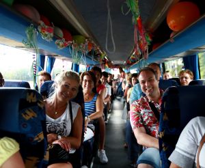 07-06-2018 SHOWBIZZ; FRANS BAUER OP VAKANTIE MET 200 UITBUNDIGE FANS.Dit jaar met 3 Van der VALK bussen naar Playa de Aro in Spanje.Een hele week feest met Frans als reisleider. Het was een echt feestje.
foto: Albert den Iseger