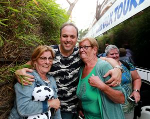 07-06-2018 SHOWBIZZ; FRANS BAUER OP VAKANTIE MET 200 UITBUNDIGE FANS.Dit jaar met 3 Van der VALK bussen naar Playa de Aro in Spanje.Een hele week feest met Frans als reisleider. Het was een echt feestje.
foto: Albert den Iseger