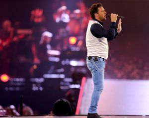 16-06-2018 SHOWBIZZ; TINO MARTIN IN THE ROUND ZIGGO DOME. Tino Martin stond weer in de Ziggo Dome voor 18500 uitbundige fans. Wat een feest voor zijn fans en de familie van Tino Martin. Een show van wereldformaat, alles klopte in de bomvolle Ziggo Dom16-06-2018 SHOWBIZZ; TINO MARTIN IN THE ROUND ZIGGO DOME. Tino Martin stond weer in de Ziggo Dome voor 18500 uitbundige fans. Wat een feest voor zijn fans en de familie van Tino Martin. Een show van wereldformaat, alles klopte in de bomvolle 16-06-2018 SHOWBIZZ; TINO MARTIN IN THE ROUND ZIGGO DOME. Tino Martin stond weer in de Ziggo Dome voor 18500 uitbundige fans. Wat een feest voor zijn fans en de familie van Tino Martin. Een show van wereldformaat, alles klopte in de bomvolle Ziggo Dome, goed geluid en licht plus een  perfecte show.Het nummer LATER ALS IK GROTER BEN is achterhaald, hij is al de grootste. foto: Albert den Iseger