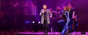 16-06-2018 SHOWBIZZ; TINO MARTIN IN THE ROUND ZIGGO DOME. Tino Martin stond weer in de Ziggo Dome voor 18500 uitbundige fans. Wat een feest voor zijn fans en de familie van Tino Martin. Een show van wereldformaat, alles klopte in de bomvolle Ziggo Dome, goed geluid en licht plus een  perfecte show.Het nummer LATER ALS IK GROTER BEN is achterhaald, hij is al de grootste. foto: Albert den Iseger