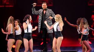 16-06-2018 SHOWBIZZ; TINO MARTIN IN THE ROUND ZIGGO DOME. Tino Martin stond weer in de Ziggo Dome voor 18500 uitbundige fans. Wat een feest voor zijn fans en de familie van Tino Martin. Een show van wereldformaat, alles klopte in de bomvolle Ziggo Dome, goed geluid en licht plus een  perfecte show.Het nummer LATER ALS IK GROTER BEN is achterhaald, hij is al de grootste. foto: Albert den Iseger