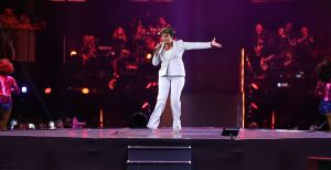 16-06-2018 SHOWBIZZ; TINO MARTIN IN THE ROUND ZIGGO DOME. Tino Martin stond weer in de Ziggo Dome voor 18500 uitbundige fans. Wat een feest voor zijn fans en de familie van Tino Martin. Een show van wereldformaat, alles klopte in de bomvolle Ziggo Dome, goed geluid en licht plus een  perfecte show.Het nummer LATER ALS IK GROTER BEN is achterhaald, hij is al de grootste. foto: Albert den Iseger