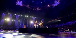 16-06-2018 SHOWBIZZ; TINO MARTIN IN THE ROUND ZIGGO DOME. Tino Martin stond weer in de Ziggo Dome voor 18500 uitbundige fans. Wat een feest voor zijn fans en de familie van Tino Martin. Een show van wereldformaat, alles klopte in de bomvolle Ziggo Dome, goed geluid en licht plus een  perfecte show.Het nummer LATER ALS IK GROTER BEN is achterhaald, hij is al de grootste. foto: Albert den Iseger