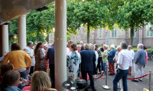 17-06-2019 NIEUWS; AD BESSELING IS MISTER PILAREN AL VOOR 50 JAAR. Vele bekende Bergenaren en bekenden uit de NL showbizz waren aanwezig  op het jubileumfeest van Ad Besseling,de uitbater van de huiskamer van Bergen. Het was gezellig tot diep in de Bergense nacht.
foto: Albert den Iseger