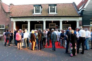 17-06-2019 NIEUWS; AD BESSELING IS MISTER PILAREN AL VOOR 50 JAAR. Vele bekende Bergenaren en bekenden uit de NL showbizz waren aanwezig  op het jubileumfeest van Ad Besseling,de uitbater van de huiskamer van Bergen. Het was gezellig tot diep in de Bergense nacht.
foto: Albert den Iseger