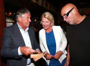 17-06-2019 NIEUWS; AD BESSELING IS MISTER PILAREN AL VOOR 50 JAAR. Vele bekende Bergenaren en bekenden uit de NL showbizz waren aanwezig  op het jubileumfeest van Ad Besseling,de uitbater van de huiskamer van Bergen. Het was gezellig tot diep in de Bergense nacht.
foto: Albert den Iseger