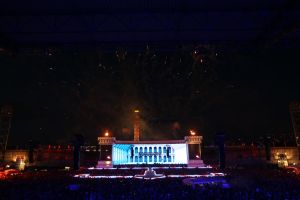 08-06-2019 SHOWBIZZ; TINO MARTIN IN HET OLYMPISCH STADION AMSTERDAM. Tino verraste de 28000 fans met een geweldig programma vol met mooie muziek.Rene Froger-Trijntje Oosterhuis en Glen Faria waren zijn gasten-vrienden die deze avond tot een succes maakte. Tino Martin was groots het een zeer grote G. Zijn fans waren uitbundig en de sfeer in het prachtige  stadion was een en al gezelligheid.
foto: Albert den Iseger