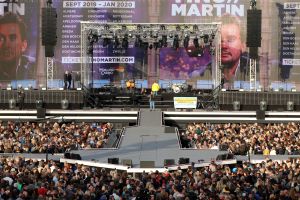 08-06-2019 SHOWBIZZ; TINO MARTIN IN HET OLYMPISCH STADION AMSTERDAM. Tino verraste de 28000 fans met een geweldig programma vol met mooie muziek.Rene Froger-Trijntje Oosterhuis en Glen Faria waren zijn gasten-vrienden die deze avond tot een succes maakte. Tino Martin was groots het een zeer grote G. Zijn fans waren uitbundig en de sfeer in het prachtige  stadion was een en al gezelligheid.
foto: Albert den Iseger