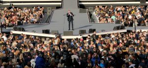 08-06-2019 SHOWBIZZ; TINO MARTIN IN HET OLYMPISCH STADION AMSTERDAM. Tino verraste de 28000 fans met een geweldig programma vol met mooie muziek.Rene Froger-Trijntje Oosterhuis en Glen Faria waren zijn gasten-vrienden die deze avond tot een succes maakte. Tino Martin was groots het een zeer grote G. Zijn fans waren uitbundig en de sfeer in het prachtige  stadion was een en al gezelligheid.
foto: Albert den Iseger