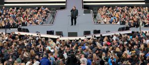 08-06-2019 SHOWBIZZ; TINO MARTIN IN HET OLYMPISCH STADION AMSTERDAM. Tino verraste de 28000 fans met een geweldig programma vol met mooie muziek.Rene Froger-Trijntje Oosterhuis en Glen Faria waren zijn gasten-vrienden die deze avond tot een succes maakte. Tino Martin was groots het een zeer grote G. Zijn fans waren uitbundig en de sfeer in het prachtige  stadion was een en al gezelligheid.
foto: Albert den Iseger