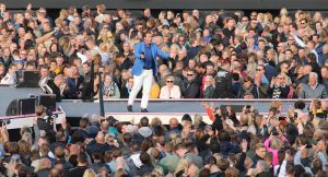 08-06-2019 SHOWBIZZ; TINO MARTIN IN HET OLYMPISCH STADION AMSTERDAM. Tino verraste de 28000 fans met een geweldig programma vol met mooie muziek.Rene Froger-Trijntje Oosterhuis en Glen Faria waren zijn gasten-vrienden die deze avond tot een succes maakte. Tino Martin was groots het een zeer grote G. Zijn fans waren uitbundig en de sfeer in het prachtige  stadion was een en al gezelligheid.
foto: Albert den Iseger