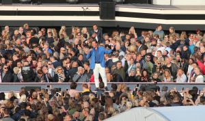 08-06-2019 SHOWBIZZ; TINO MARTIN IN HET OLYMPISCH STADION AMSTERDAM. Tino verraste de 28000 fans met een geweldig programma vol met mooie muziek.Rene Froger-Trijntje Oosterhuis en Glen Faria waren zijn gasten-vrienden die deze avond tot een succes maakte. Tino Martin was groots het een zeer grote G. Zijn fans waren uitbundig en de sfeer in het prachtige  stadion was een en al gezelligheid.
foto: Albert den Iseger