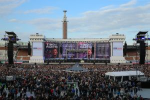 08-06-2019 SHOWBIZZ; TINO MARTIN IN HET OLYMPISCH STADION AMSTERDAM. Tino verraste de 28000 fans met een geweldig programma vol met mooie muziek.Rene Froger-Trijntje Oosterhuis en Glen Faria waren zijn gasten-vrienden die deze avond tot een succes maakte. Tino Martin was groots het een zeer grote G. Zijn fans waren uitbundig en de sfeer in het prachtige  stadion was een en al gezelligheid.
foto: Albert den Iseger