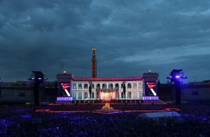 08-06-2019 SHOWBIZZ; TINO MARTIN IN HET OLYMPISCH STADION AMSTERDAM. Tino verraste de 28000 fans met een geweldig programma vol met mooie muziek.Rene Froger-Trijntje Oosterhuis en Glen Faria waren zijn gasten-vrienden die deze avond tot een succes maakte. Tino Martin was groots het een zeer grote G. Zijn fans waren uitbundig en de sfeer in het prachtige  stadion was een en al gezelligheid.
foto: Albert den Iseger