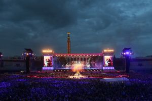 08-06-2019 SHOWBIZZ; TINO MARTIN IN HET OLYMPISCH STADION AMSTERDAM. Tino verraste de 28000 fans met een geweldig programma vol met mooie muziek.Rene Froger-Trijntje Oosterhuis en Glen Faria waren zijn gasten-vrienden die deze avond tot een succes maakte. Tino Martin was groots het een zeer grote G. Zijn fans waren uitbundig en de sfeer in het prachtige  stadion was een en al gezelligheid.
foto: Albert den Iseger