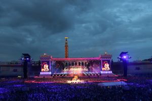 08-06-2019 SHOWBIZZ; TINO MARTIN IN HET OLYMPISCH STADION AMSTERDAM. Tino verraste de 28000 fans met een geweldig programma vol met mooie muziek.Rene Froger-Trijntje Oosterhuis en Glen Faria waren zijn gasten-vrienden die deze avond tot een succes maakte. Tino Martin was groots het een zeer grote G. Zijn fans waren uitbundig en de sfeer in het prachtige  stadion was een en al gezelligheid.
foto: Albert den Iseger