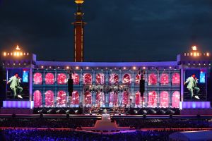 08-06-2019 SHOWBIZZ; TINO MARTIN IN HET OLYMPISCH STADION AMSTERDAM. Tino verraste de 28000 fans met een geweldig programma vol met mooie muziek.Rene Froger-Trijntje Oosterhuis en Glen Faria waren zijn gasten-vrienden die deze avond tot een succes maakte. Tino Martin was groots het een zeer grote G. Zijn fans waren uitbundig en de sfeer in het prachtige  stadion was een en al gezelligheid.
foto: Albert den Iseger