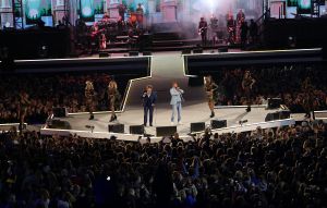 08-06-2019 SHOWBIZZ; TINO MARTIN IN HET OLYMPISCH STADION AMSTERDAM. Tino verraste de 28000 fans met een geweldig programma vol met mooie muziek.Rene Froger-Trijntje Oosterhuis en Glen Faria waren zijn gasten-vrienden die deze avond tot een succes maakte. Tino Martin was groots het een zeer grote G. Zijn fans waren uitbundig en de sfeer in het prachtige  stadion was een en al gezelligheid.
foto: Albert den Iseger