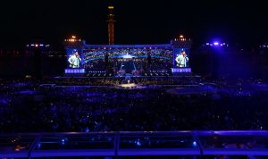 08-06-2019 SHOWBIZZ; TINO MARTIN IN HET OLYMPISCH STADION AMSTERDAM. Tino verraste de 28000 fans met een geweldig programma vol met mooie muziek.Rene Froger-Trijntje Oosterhuis en Glen Faria waren zijn gasten-vrienden die deze avond tot een succes maakte. Tino Martin was groots het een zeer grote G. Zijn fans waren uitbundig en de sfeer in het prachtige  stadion was een en al gezelligheid.
foto: Albert den Iseger