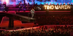 08-06-2019 SHOWBIZZ; TINO MARTIN IN HET OLYMPISCH STADION AMSTERDAM. Tino verraste de 28000 fans met een geweldig programma vol met mooie muziek.Rene Froger-Trijntje Oosterhuis en Glen Faria waren zijn gasten-vrienden die deze avond tot een succes maakte. Tino Martin was groots het een zeer grote G. Zijn fans waren uitbundig en de sfeer in het prachtige  stadion was een en al gezelligheid.
foto: Albert den Iseger