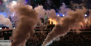 08-06-2019 SHOWBIZZ; TINO MARTIN IN HET OLYMPISCH STADION AMSTERDAM. Tino verraste de 28000 fans met een geweldig programma vol met mooie muziek.Rene Froger-Trijntje Oosterhuis en Glen Faria waren zijn gasten-vrienden die deze avond tot een succes maakte. Tino Martin was groots het een zeer grote G. Zijn fans waren uitbundig en de sfeer in het prachtige  stadion was een en al gezelligheid.
foto: Albert den Iseger