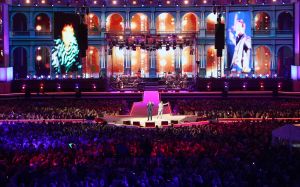 08-06-2019 SHOWBIZZ; TINO MARTIN IN HET OLYMPISCH STADION AMSTERDAM. Tino verraste de 28000 fans met een geweldig programma vol met mooie muziek.Rene Froger-Trijntje Oosterhuis en Glen Faria waren zijn gasten-vrienden die deze avond tot een succes maakte. Tino Martin was groots het een zeer grote G. Zijn fans waren uitbundig en de sfeer in het prachtige  stadion was een en al gezelligheid.
foto: Albert den Iseger