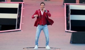 08-06-2019 SHOWBIZZ; TINO MARTIN IN HET OLYMPISCH STADION AMSTERDAM. Tino verraste de 28000 fans met een geweldig programma vol met mooie muziek.Rene Froger-Trijntje Oosterhuis en Glen Faria waren zijn gasten-vrienden die deze avond tot een succes maakte. Tino Martin was groots het een zeer grote G. Zijn fans waren uitbundig en de sfeer in het prachtige  stadion was een en al gezelligheid.
foto: Albert den Iseger