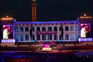 08-06-2019 SHOWBIZZ; TINO MARTIN IN HET OLYMPISCH STADION AMSTERDAM. Tino verraste de 28000 fans met een geweldig programma vol met mooie muziek.Rene Froger-Trijntje Oosterhuis en Glen Faria waren zijn gasten-vrienden die deze avond tot een succes maakte. Tino Martin was groots het een zeer grote G. Zijn fans waren uitbundig en de sfeer in het prachtige  stadion was een en al gezelligheid.
foto: Albert den Iseger