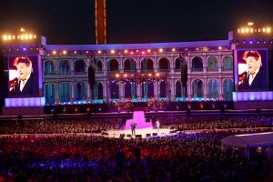 08-06-2019 SHOWBIZZ; TINO MARTIN IN HET OLYMPISCH STADION AMSTERDAM. Tino verraste de 28000 fans met een geweldig programma vol met mooie muziek.Rene Froger-Trijntje Oosterhuis en Glen Faria waren zijn gasten-vrienden die deze avond tot een succes maakte. Tino Martin was groots het een zeer grote G. Zijn fans waren uitbundig en de sfeer in het prachtige  stadion was een en al gezelligheid.
foto: Albert den Iseger