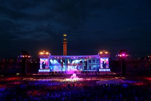 08-06-2019 SHOWBIZZ; TINO MARTIN IN HET OLYMPISCH STADION AMSTERDAM. Tino verraste de 28000 fans met een geweldig programma vol met mooie muziek.Rene Froger-Trijntje Oosterhuis en Glen Faria waren zijn gasten-vrienden die deze avond tot een succes maakte. Tino Martin was groots het een zeer grote G. Zijn fans waren uitbundig en de sfeer in het prachtige  stadion was een en al gezelligheid.
foto: Albert den Iseger