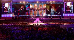 08-06-2019 SHOWBIZZ; TINO MARTIN IN HET OLYMPISCH STADION AMSTERDAM. Tino verraste de 28000 fans met een geweldig programma vol met mooie muziek.Rene Froger-Trijntje Oosterhuis en Glen Faria waren zijn gasten-vrienden die deze avond tot een succes maakte. Tino Martin was groots het een zeer grote G. Zijn fans waren uitbundig en de sfeer in het prachtige  stadion was een en al gezelligheid.
foto: Albert den Iseger