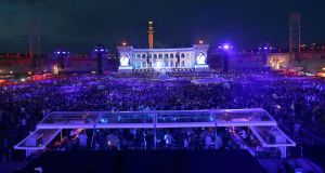 08-06-2019 SHOWBIZZ; TINO MARTIN IN HET OLYMPISCH STADION AMSTERDAM. Tino verraste de 28000 fans met een geweldig programma vol met mooie muziek.Rene Froger-Trijntje Oosterhuis en Glen Faria waren zijn gasten-vrienden die deze avond tot een succes maakte. Tino Martin was groots het een zeer grote G. Zijn fans waren uitbundig en de sfeer in het prachtige  stadion was een en al gezelligheid.
foto: Albert den Iseger